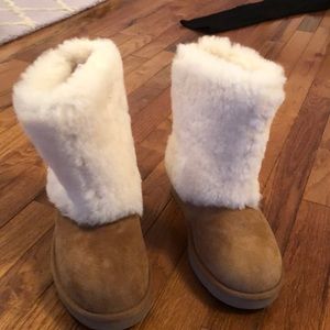 BRAND NEW- NEVER TRIED ON!!!! Ugg fold over boots